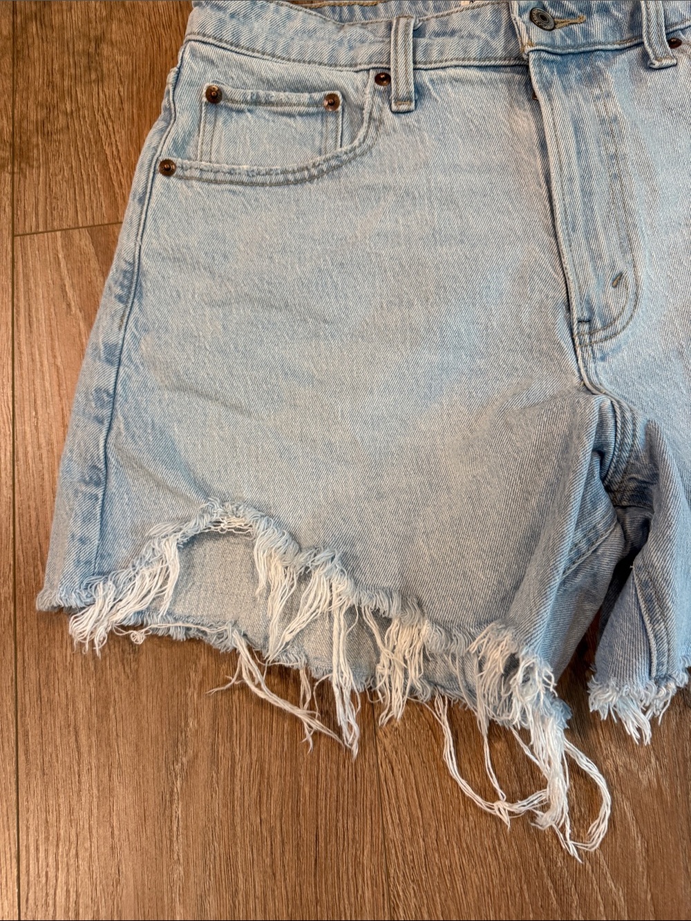ABERCROMBIE CURVE LOVE THE DAD SHORT HIGH RISE SIZE 10 LIGHT WASH - Picture 3 of 5